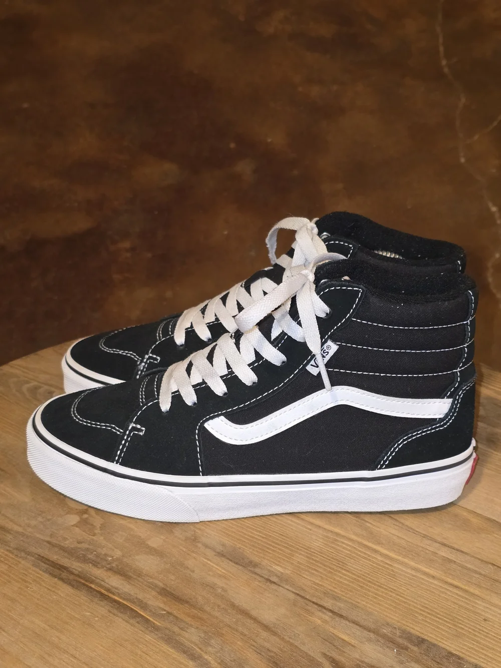 VANS Sk8-Hi Classic Black & White High Top Sneakers Youth Size 6